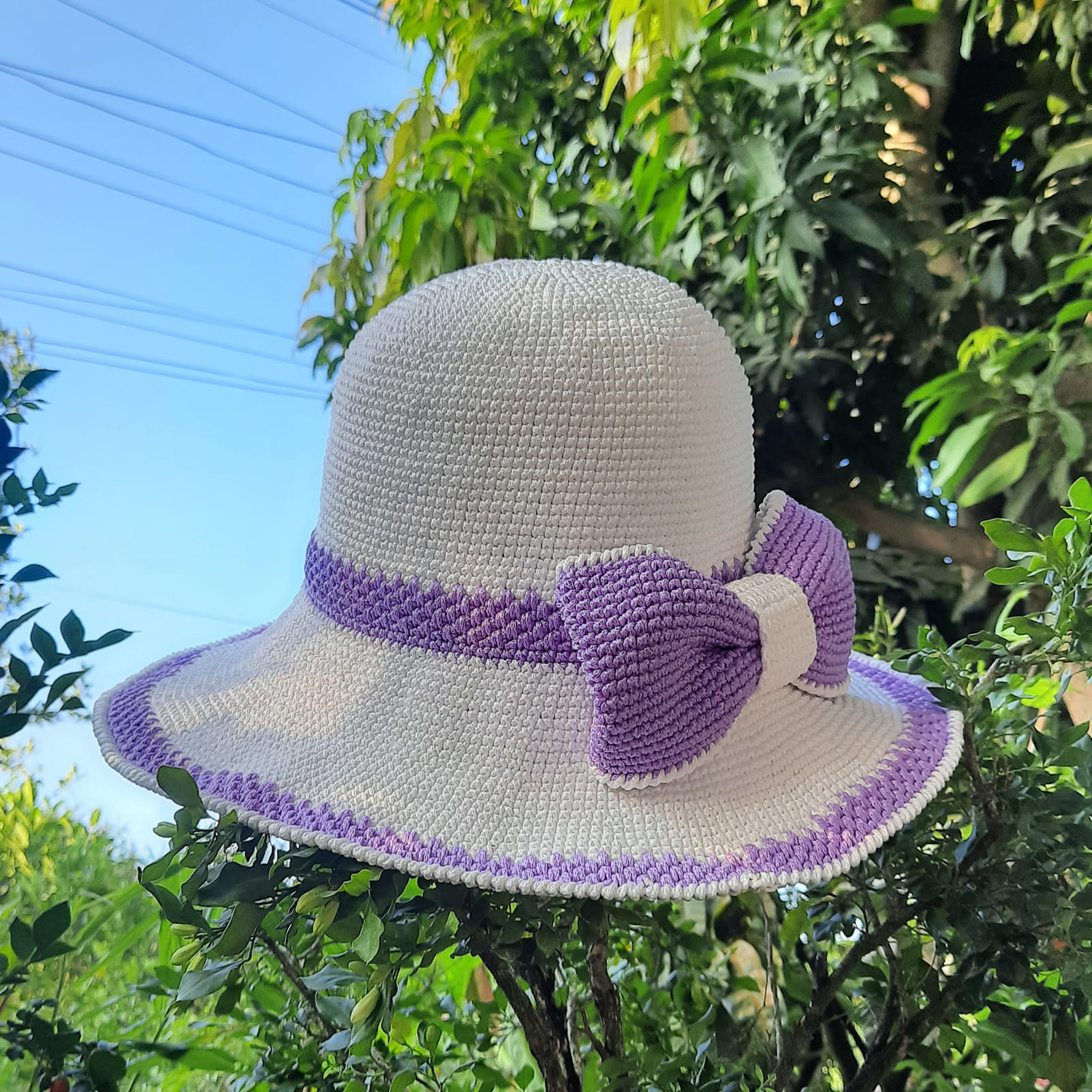 Handmade Stylish White and Purple Woven Large Brim Hat